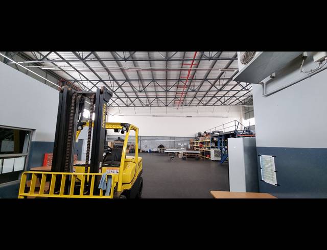 1,145M² WAREHOUSE TO LET IN GLEN MARAIS